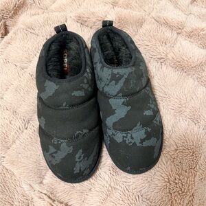 Sorel Slip-on Slippers